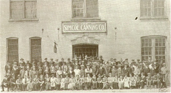 1924 Employees of Canadian Canners. Large image, please wait...